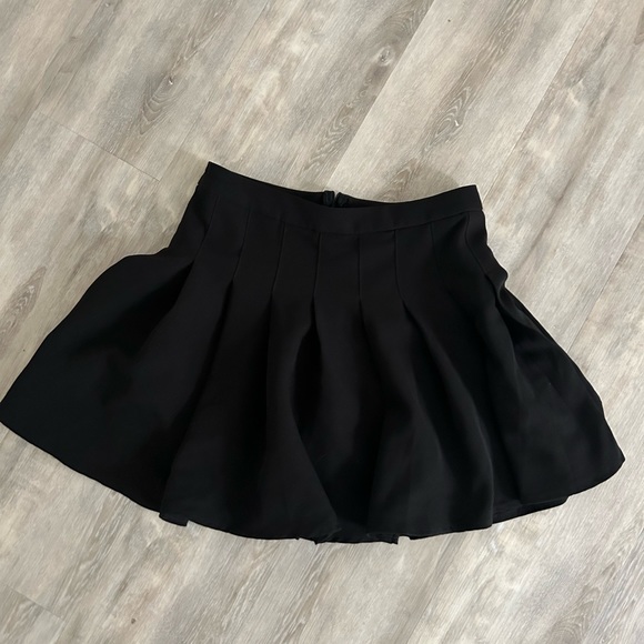 Black Skirt - Picture 2 of 3